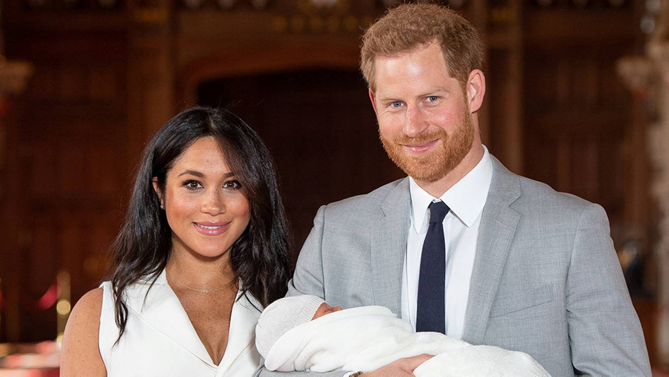 "Es mágico": Príncipe Harry y su esposa Meghan presentan su bebé