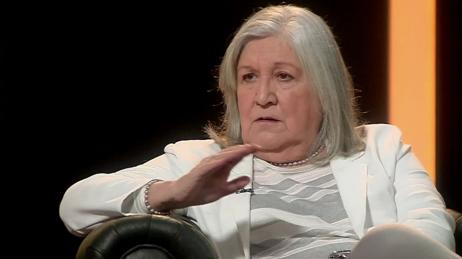 Anita Reeves | Buenas Noches a Todos - T1E9

