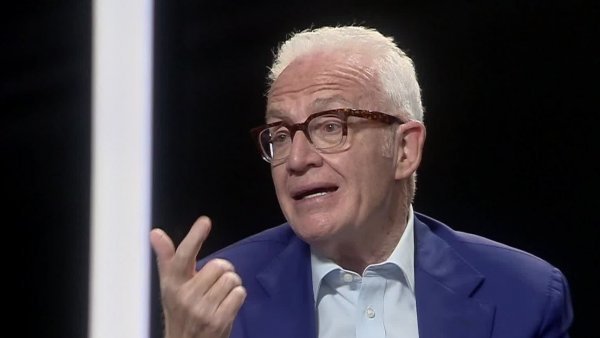 ¿Por qué Pedro Carcuro no grita los goles al relatar?
