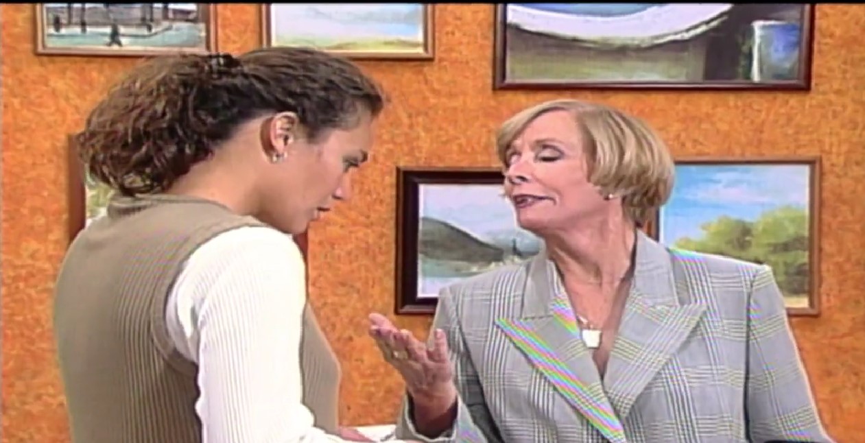 Sofía le oculta una decisión importante a Mariana
