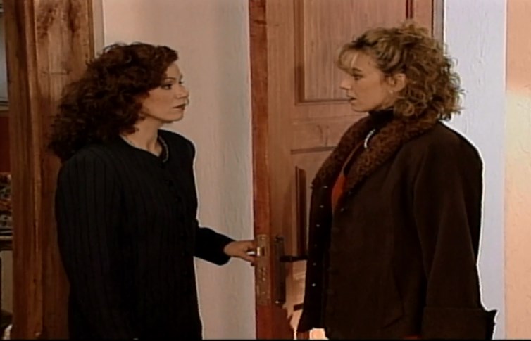Rojo y Miel Capítulo 35: Carla delata a Valeria
