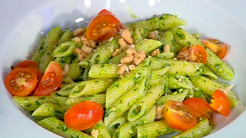 Descubre cómo preparar una rica y simple pasta ideal para este verano
