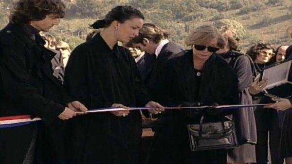 Sucupira inaugura su cementerio
