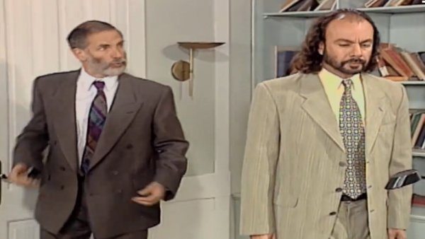 Federico atrapado en su propio laberinto

