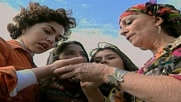Sucupira se ve la suerte con los gitanos
