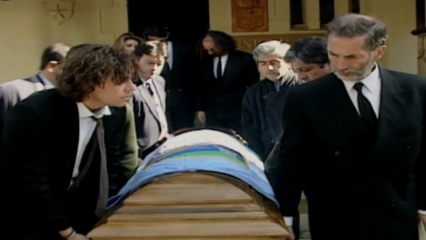 Sucupira Capítulo 138: Funeral en Sucupira
