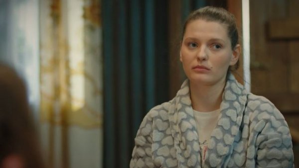 Omer acoge a Harika | Todo por mi familia - T1E133
