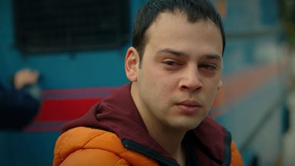 Ogulcan va a prisión | Todo por mi familia - T1E82
