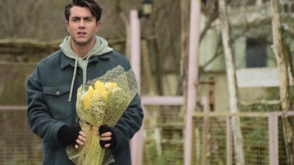 Actor de "Todo por mi familia" envía saludo a fanáticos de Chile: "Los amo"

