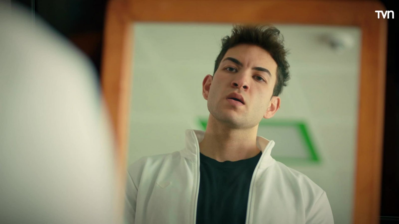 Omer frente al espejo
