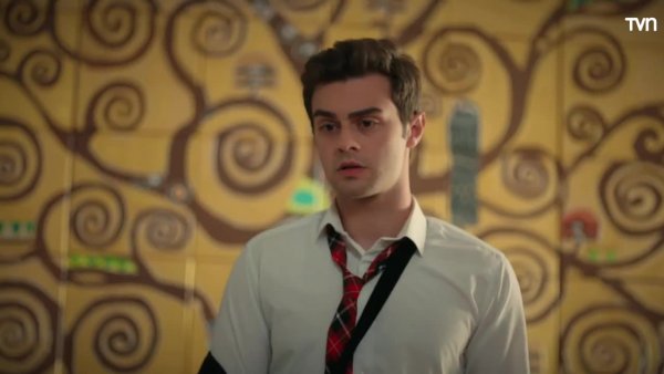 Susan replantea el tema de la herencia y decide conocer a Omer
