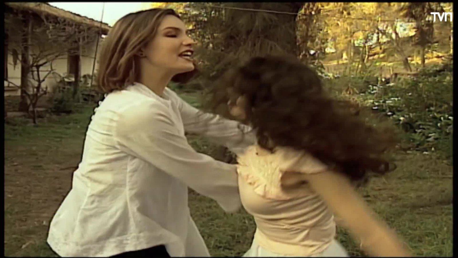 Claudia encara a Teresa
