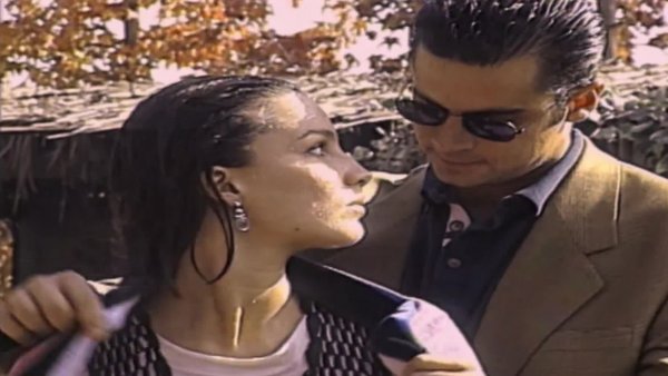 Claudia conoce a Javier
