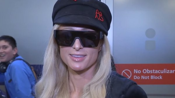 ¡Visita top! Paris Hilton llegó a Chile
