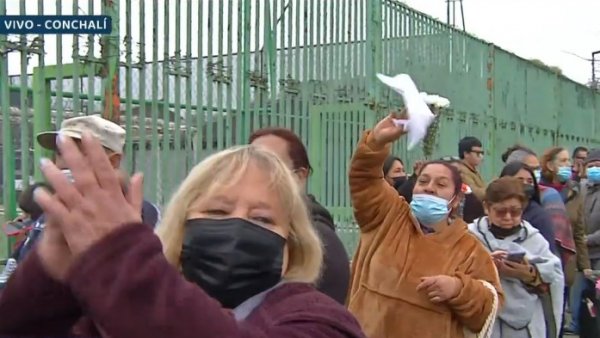 Vecinos de Conchalí se reúnen para despedir al gran Zalo Reyes
