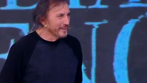 Carlos Pinto presenta: "El Día Menos Pensado: El hombre de la carretera"
