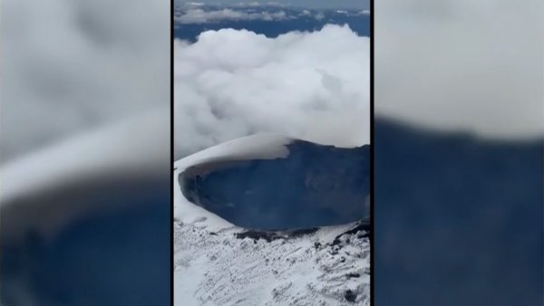 Autoridades alertan por posible erupción del volcán Villarrica
