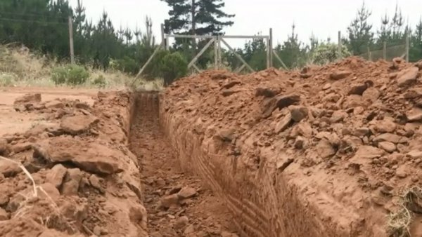Vecinos de Algarrobo hicieron una zanja para impedir el paso de delincuentes
