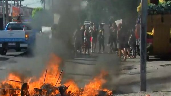Acusan que está destruida: Protestas por toma de sede comunal en La Pintana
