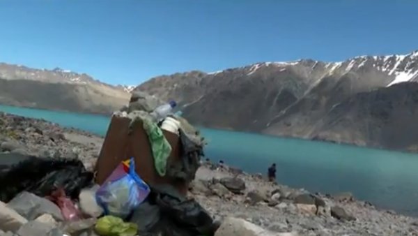 Un triste paisaje: Embalse El Yeso convertido en un basural
