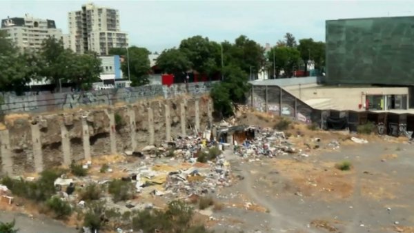 ¡Una pesadilla!: Vecinos de Quinta Normal sufren por vivir al lado de un microbasural

