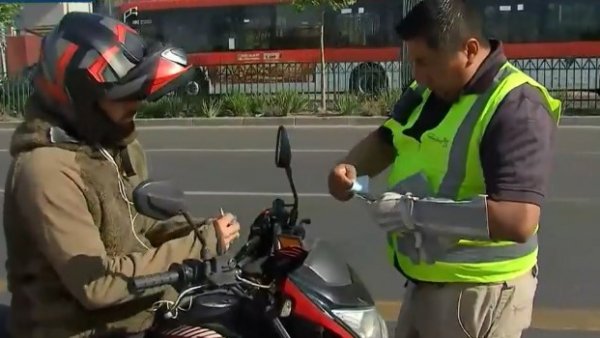 Alcaldesa de Las Condes describe la estricta fiscalización a motos
