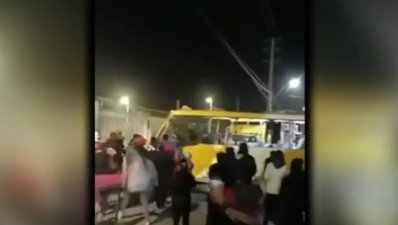 "¡Qué más quieren!": La impotencia de vecinos ante el saqueo de supermercado en Puente Alto
