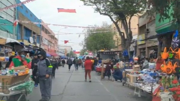 ¿Qué falló?: Vuelven los toldos azules al barrio Meiggs
