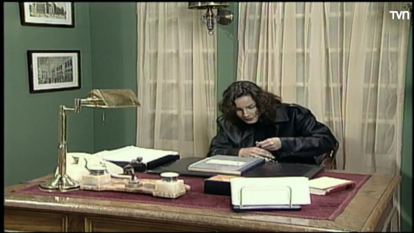 Bárbara encuentra una carta de su madre

