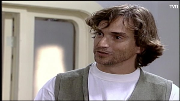 Federico se niega a que Esteban le realice exámenes a Renato
