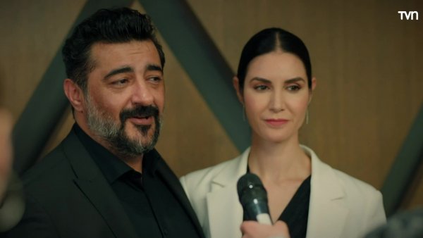 Susan es detenida en medio de una inauguración
