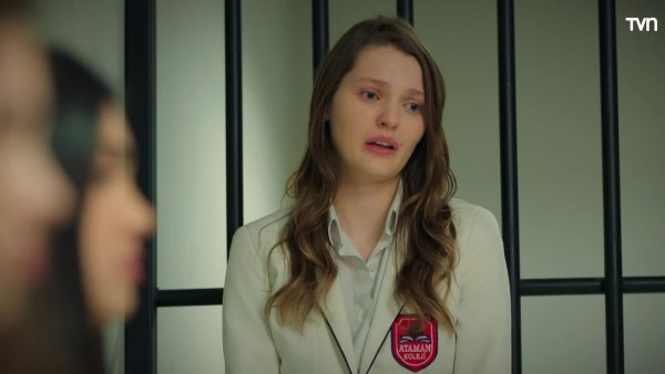 Las chicas son liberadas de prisión
