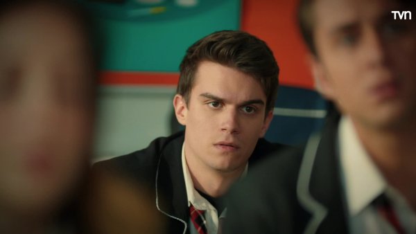Kaan defiende a Doruk
