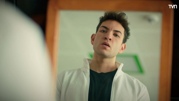 Omer frente al espejo
