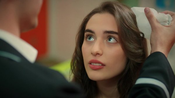 El primer encuentro entre Ayse y Omer

