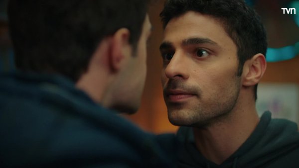 Omer encara a Kadir
