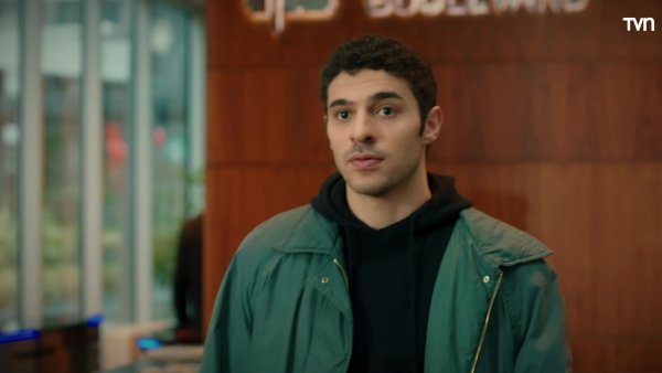 Kadir se niega a recibir la ayuda de Akif
