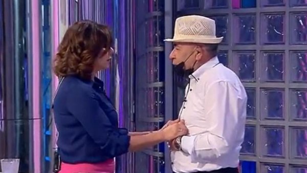 "En mi trabajo lloro solo y nadie se da cuenta de mí": Carmen Gloria consuela a demandado que rompió en llanto
