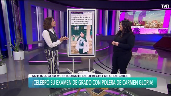 Nos reunimos con estudiante que usó polera de Carmen Gloria Arroyo para celebrar su examen de grado
