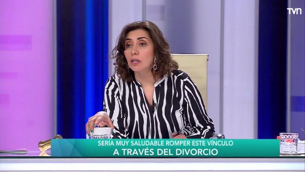 No se pudo aguantar: Carmen Gloria Aroyo estalla de risa en medio de caso
