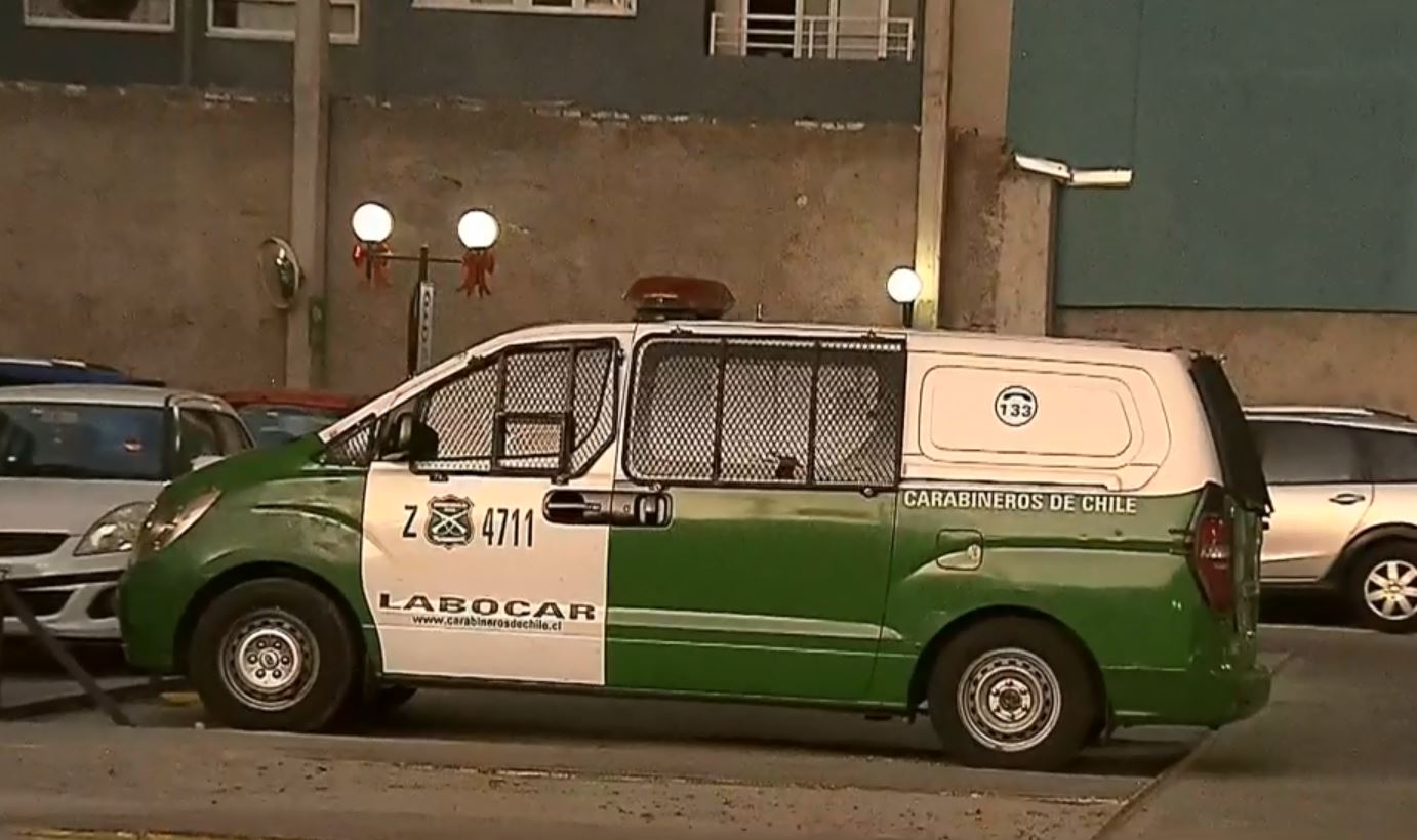 Detienen a adolescente de 15 años tras apuñalar a su padrastro en Quinta Normal
