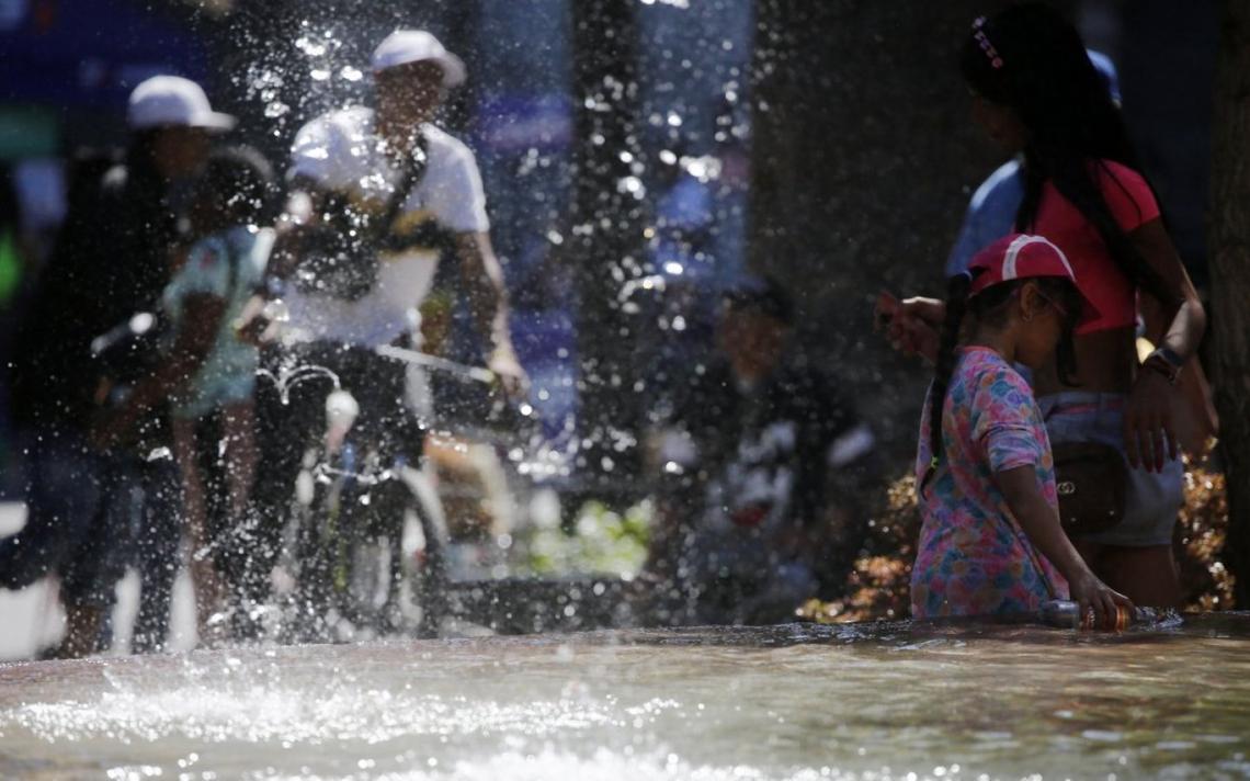 Hasta 32°: emiten aviso por "altas temperaturas" en cinco regiones del país
