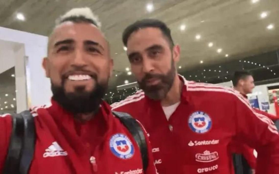 La respuesta de Claudio Bravo a Arturo Vidal sobre cuándo volverá a Colo Colo
