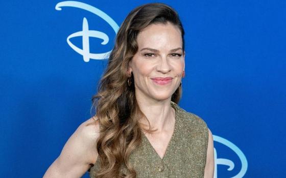 Tendrá gemelos: Hilary Swank será mamá a los 48 años
