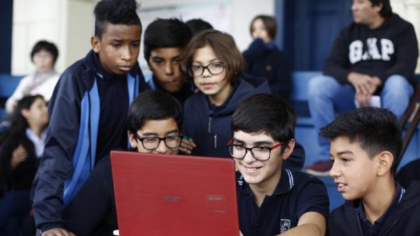 Becas TIC: los estudiantes que pueden obtener computadores gratis
