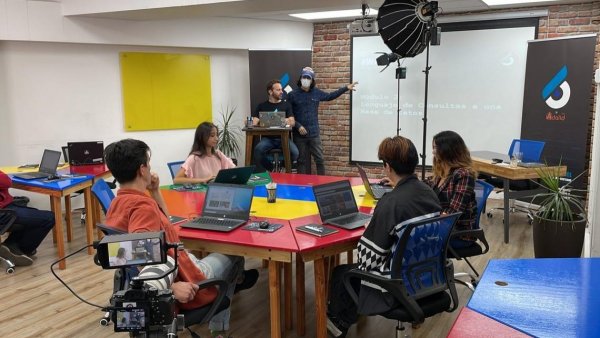 Extensión de plazo para postular: revisa las 1.500 becas de especialización digital
