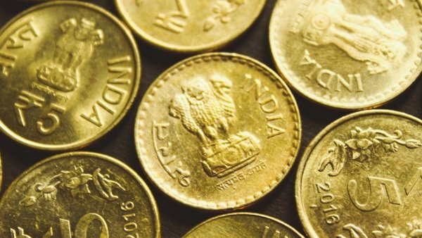 Hombre llegó con fuerte dolor abdominal a urgencias: le extrajeron 187 monedas del estómago
