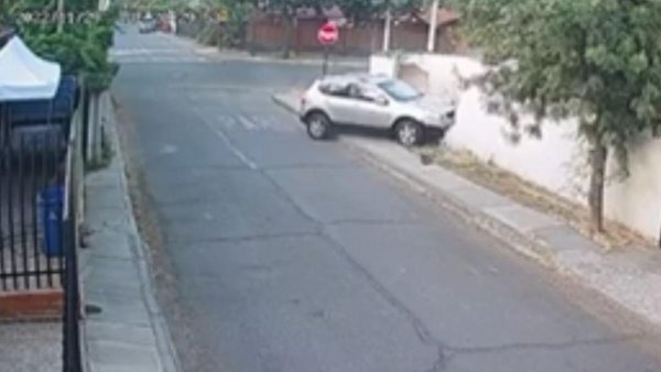 Víctima de portonazo frustrado chocó contra una vivienda en La Florida: huía de los delincuentes
