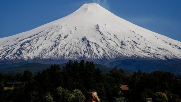 Sernageomin: "No existe un riesgo inminente de una erupción en el volcán Villarrica"
