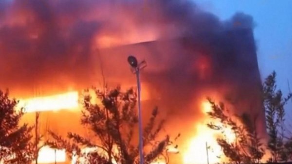 Ascienden a 38 los muertos por incendio en una fábrica en el centro de China
